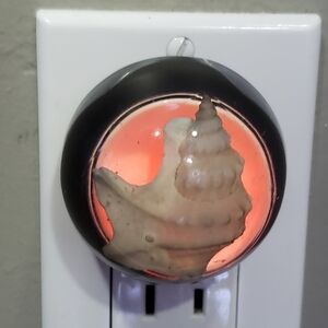 Night Light with Conch Shell Inside 3-D Style Vintage 2.25” Lucite Plug In